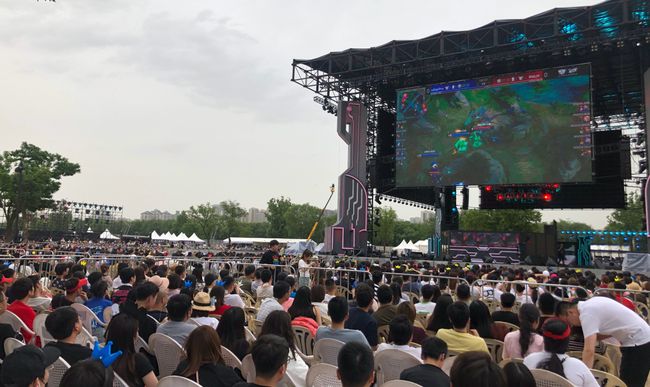 每当他迈上 每当他迈上