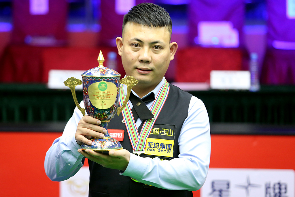 受采访谈球 受采访谈球